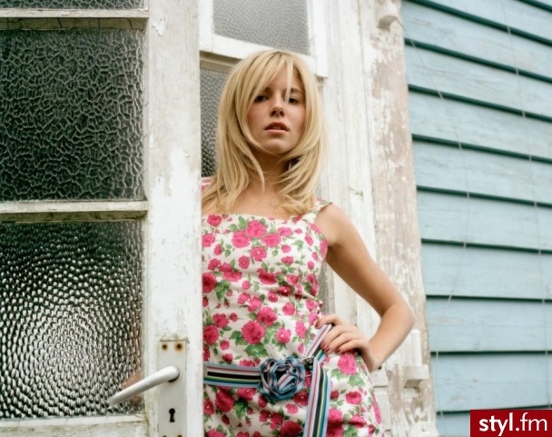 Sienna Miller. - Średnie Fryzury