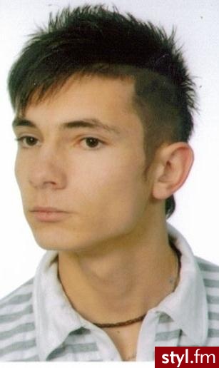 FRYZJER : Dawid 
Zielona Góra : Auchan - Średnie Męskie Fryzury
