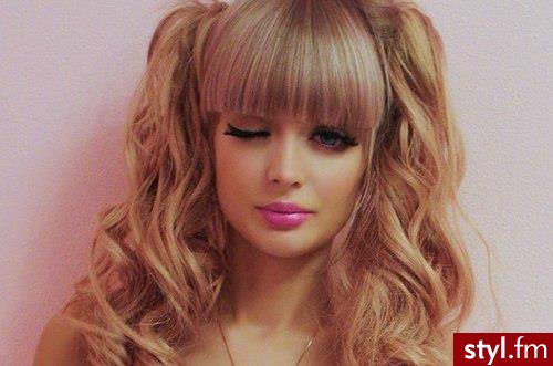 Blond Rozpuszczone Kręcone z grzywką Na co dzień Średnie Fryzury