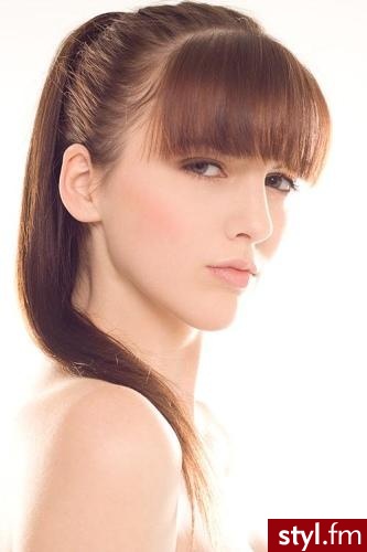 Średnie Fryzury
