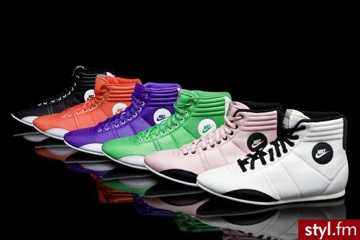 Nike, jak widac;D
Najnowsza kolekcja;P - Pozostałe Buty Moda