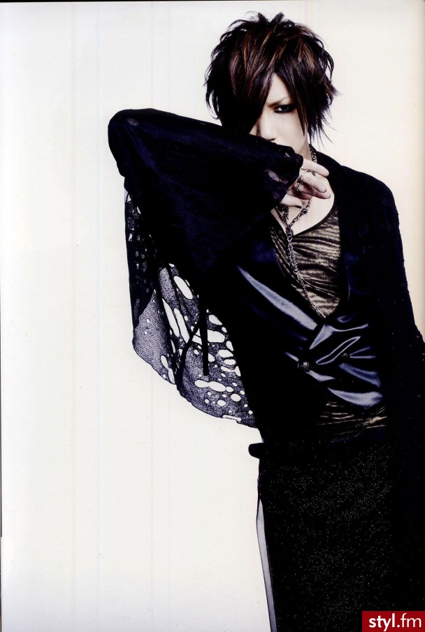 Aoi (Tokyo Dome). 2 gitarzysta Gazette w Tokyo Dome - Średnie Fryzury