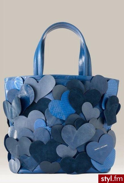 Kolejna torba z kolekcji Resort 2009 Marc'a Jacobsa-tym razem nie jest to juz delikatna kopertowka,lecz pojemna torba utrzymana dokladnie w tym samym stylu. - Pozostałe Torebki Moda