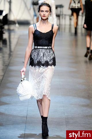 Pare fot z pokazu Dolce&Gabbana 2010 ( koronka, jeans, biel, czern ) - Pozostałe Ciuchy Moda