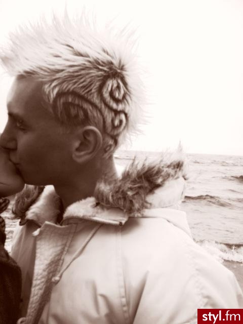 a tu takie tam ;d Takie rzeczy to tylko w elblągu ;p
zeby nie bylo nie jestem z nia:P - Punk Rock Alternatywne Średnie Fryzury