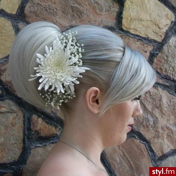 Blond Rozpuszczone Proste Ślubne Średnie Fryzury