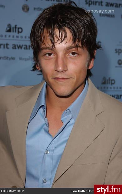 Diego Luna - Średnie Męskie Fryzury