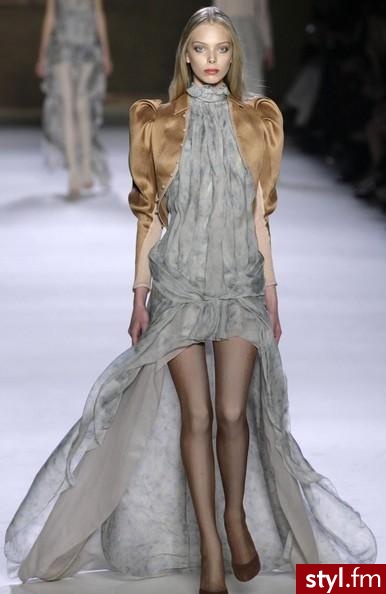 Olivier Theyskens - wiosna/lato 2009. Osobiście moja ulubiona suknia z tej kolekcji :> - Pozostałe Ciuchy Moda