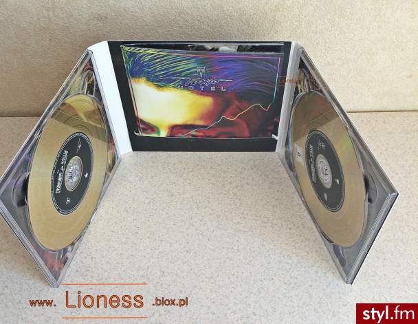 Kings Of Suburbia - Tokio Hotel FILM: https://www.youtube.com/watch?v=vOoO_zNnsow WPIS NA BLOGU: http://lioness.blox.pl/2014/10/Album-KINGS-OF-SUBURBIA-TOKIO-HOTEL-Nareszcie-w.html - Hobby