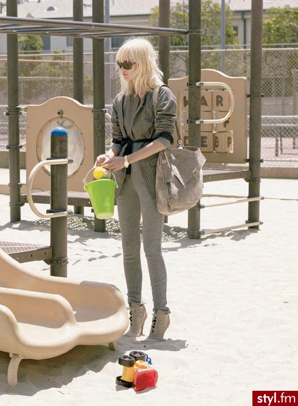 Jeżeli zdjęcie znajduje się już w galerii poproszę o link - Moda uliczna Inne Moda