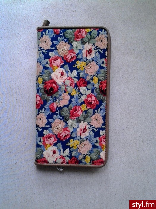 Portfele i etui Dodatki Moda