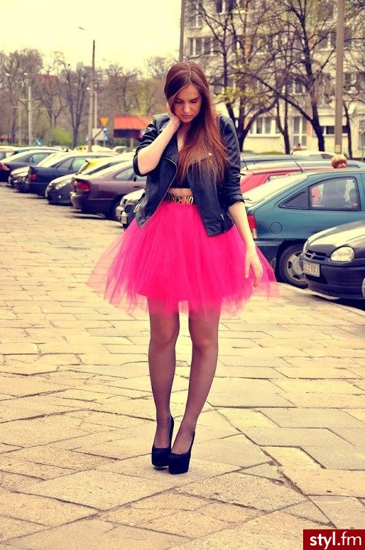 Średnie Spódnice Moda