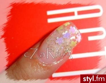 1 malutki clearek :D. Brokacik pastelowo zielony i kwiatuszki :P - Paznokcie