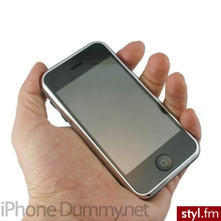 Atrapa iPhone. Dla wszystkich tych, którzy chcą się pochwalić, że mają iPhone, ale także przydaje się w zrobieniu kawału znajomym. Ciekawe jaką mieliby minę, gdybyś spuścił go w wc? - Misz-masz