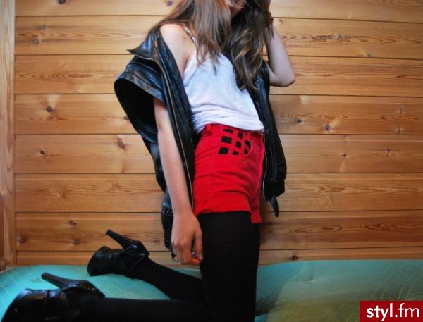 Jeżeli zdjęcie znajduje się już w galerii poproszę o link - Moda uliczna Inne Moda