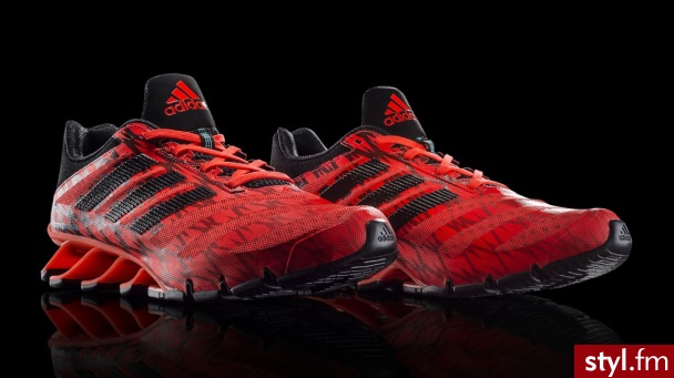 Te męskie buty do biegania z unikalną, jedyną w swoim rodzaju podeszwą springblade zagwarantują niewiarygodne przyspieszenie i komfort dla Twoich stóp. Ich podeszwa z elastycznymi, polimerowymi ostrzami doda energii do każdego Twojego kroku. - Sport i fitness