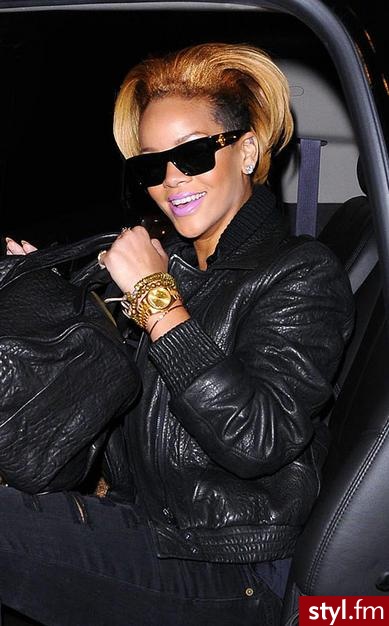 Rihanna - Średnie Fryzury