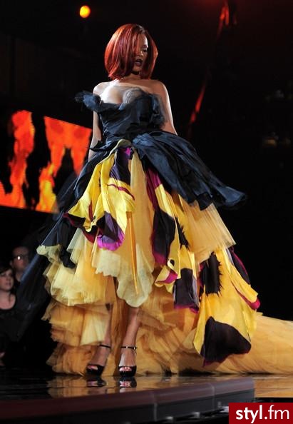 rihanna2 - Sukienki Moda