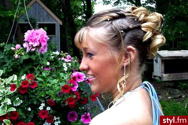 fryzury na studniowke. fryzury na studniowke - Internetowy Katalog Fryzur IKF.com.pl, propozycje fryzur na każdą okazję np. fryzury studniowkowe - Średnie Fryzury