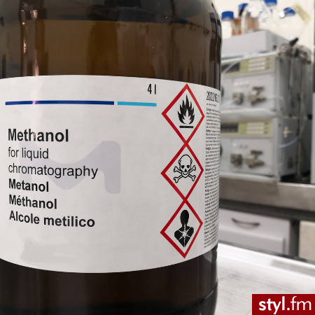 Metanol (CH3OH) jest jedną z najprostszych cząsteczek z zahamowaną rotacją metylu, dlatego też był przedmiotem licznych badań teoretycznych i eksperymentalnych.
https://vichemic.pl/produkt/metanol_techniczny-67-56-1 - Porady - zrób to sam