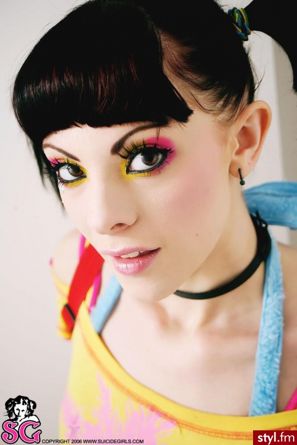 Suicide Girl. . - Punk Rock Alternatywne Średnie Fryzury