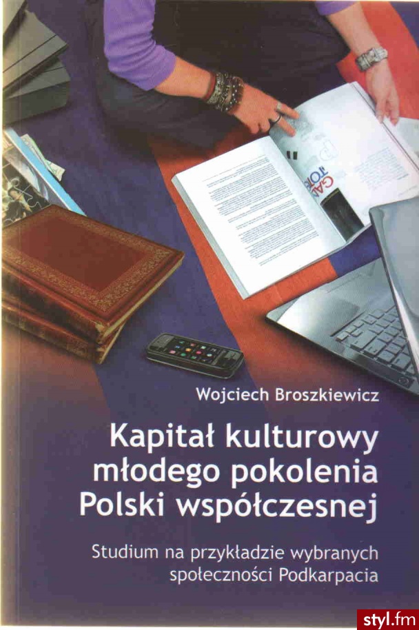 Kapitał kultury młodego pokolenia Polski współczesnej - Broszki Biżuteria Moda