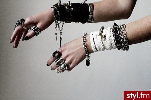 Jeżeli zdjęcie znajduje się już w galerii poproszę o link - Pozostałe Dodatki Moda