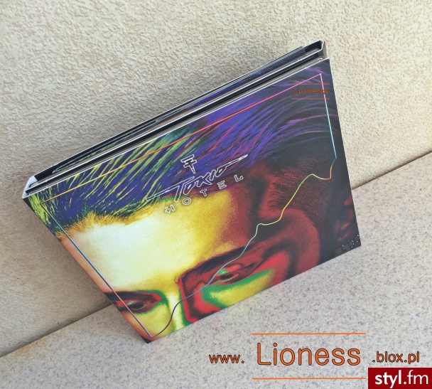 Kings Of Suburbia - Tokio Hotel FILM: https://www.youtube.com/watch?v=vOoO_zNnsow WPIS NA BLOGU: http://lioness.blox.pl/2014/10/Album-KINGS-OF-SUBURBIA-TOKIO-HOTEL-Nareszcie-w.html - Hobby