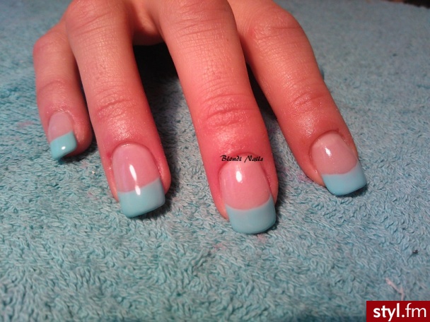 Blondi Nails - Kwadratowe French Akryl Paznokcie