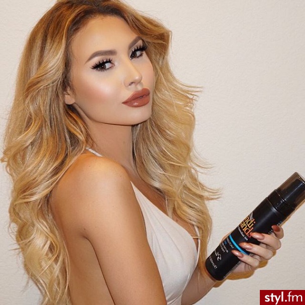 Blond Rozpuszczone Kręcone Na co dzień Długie Fryzury