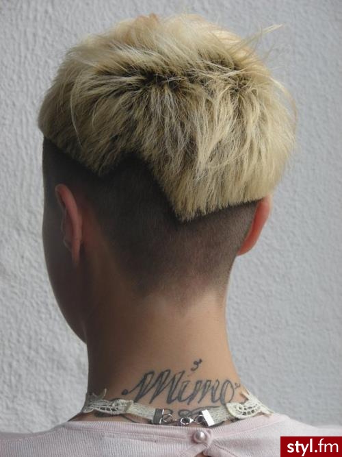 Blond Tribale - wzory na głowie Alternatywne Krótkie Fryzury