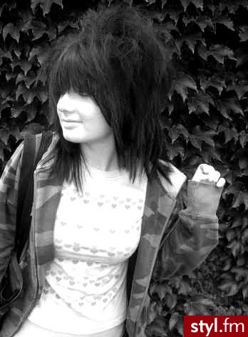 Emoo . ! .. xD . - EMO Alternatywne Średnie Fryzury