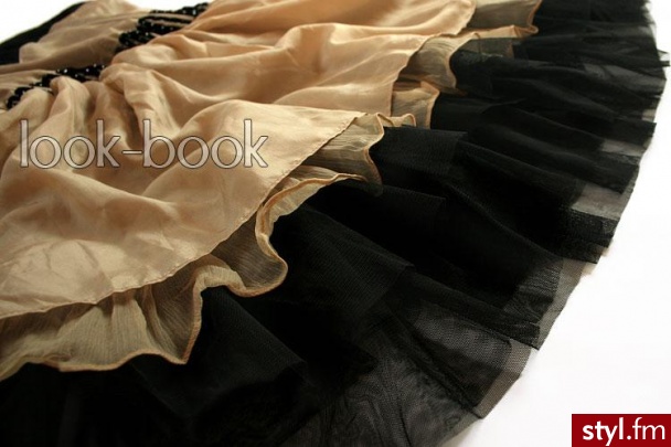 http://allegro.pl/item676490384_zara_zjawiskowa_sukienka_warstwowa_z_tiulem.html - Pozostałe Ciuchy Moda