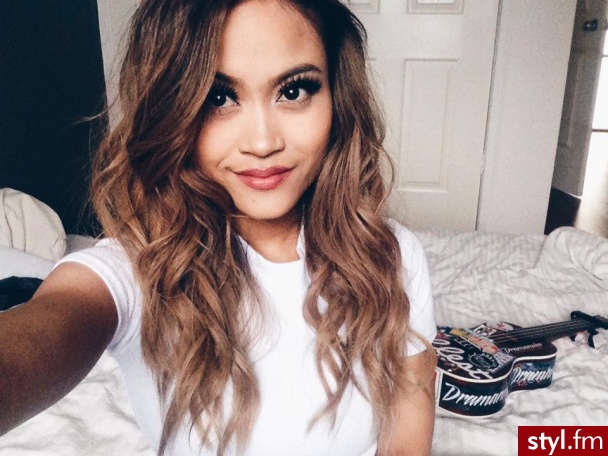 Brązowe Rozpuszczone Kręcone Na co dzień Średnie Fryzury