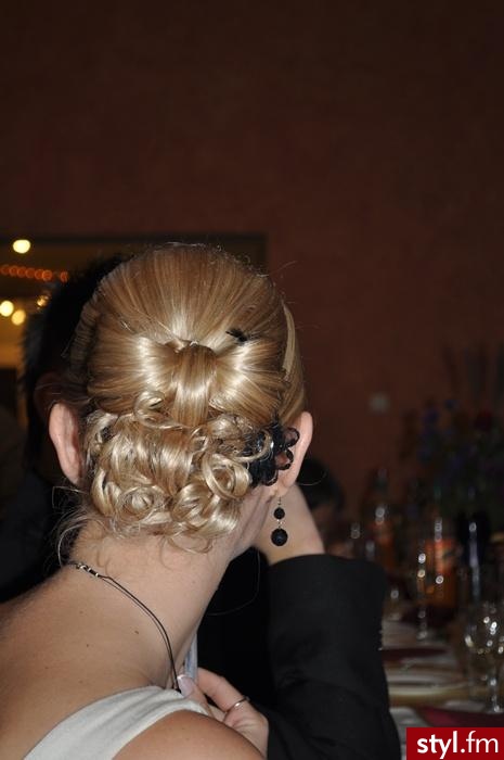 Blond Upięcie Proste Wieczorowe Średnie Fryzury
