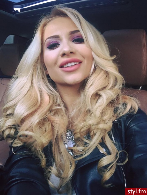 Blond Rozpuszczone Kręcone Na co dzień Długie Fryzury