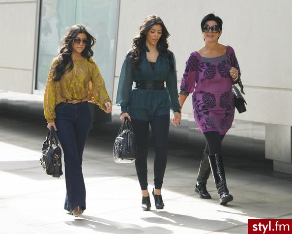 Kourtney & Kim & Kris Kardashian - Moda uliczna Inne Moda