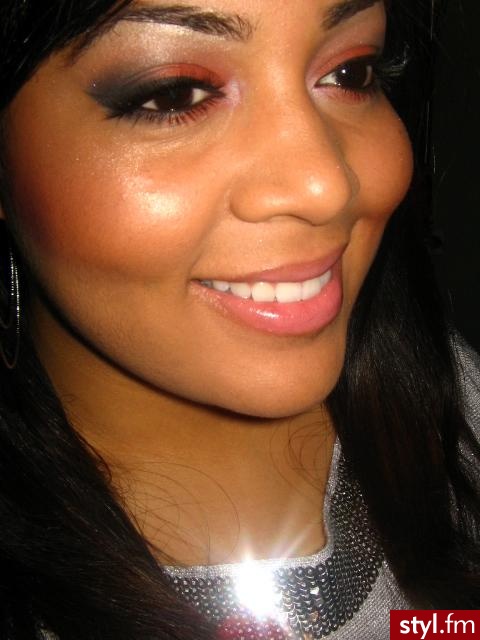 makijaż. Eyes: MAC Brown Script (lid), Plumage & Carbon (outer corner), Vellum (inner corner), Shroom (highlight), ELF Lashes
Lips: NYX Natural l/g - Makijaże
