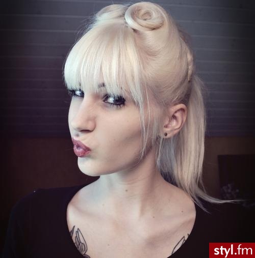 Blond Upięcie Proste z grzywką Na co dzień Średnie Fryzury