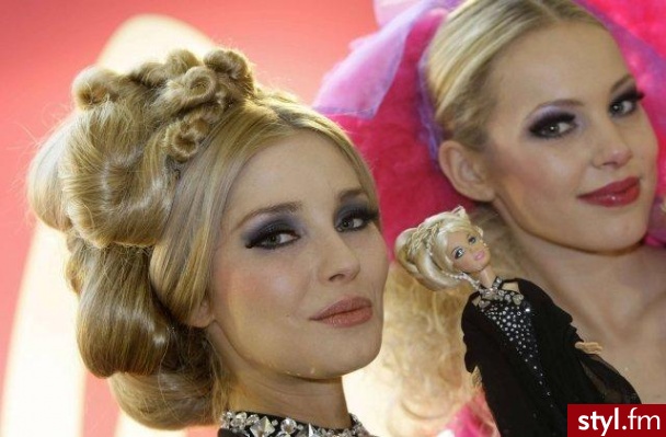 Fryzura jak Barbie ;] - Wieczorowe Średnie Fryzury