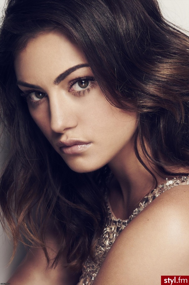 Phoebe Tonkin - Dzienne Makijaże