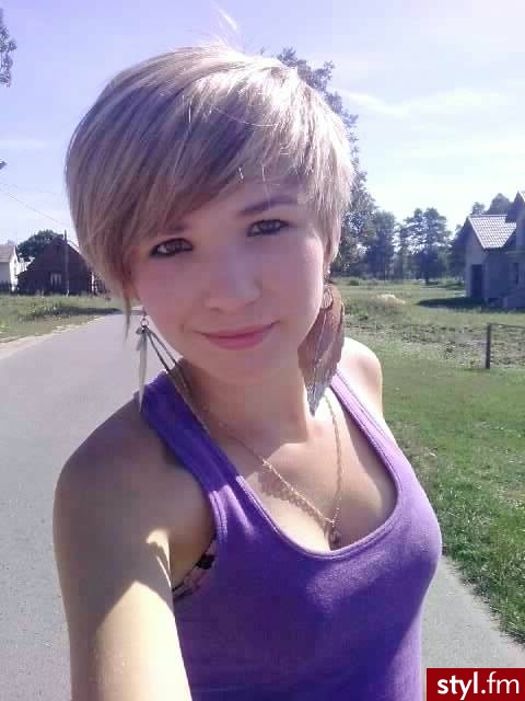 uwielbiam ją:* - Blond Rozpuszczone Proste z grzywką Na co dzień Krótkie Fryzury
