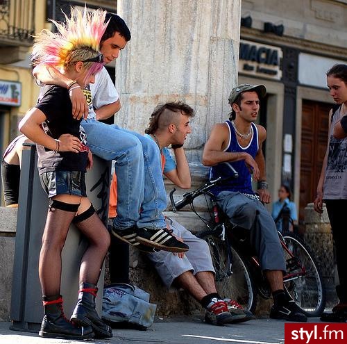 ............. - Punk Rock Alternatywne Średnie Fryzury