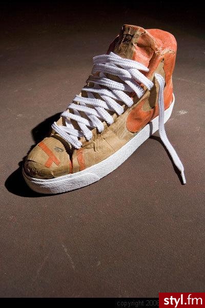Buty z papieru :) Bardzo ekologiczne :). Jeśli już są w galerii bardzo proszę o link - Pozostałe Buty Moda