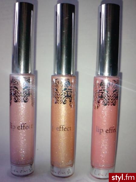 Lip Gloss Effect With marine collagen. Zawiera kolagen morski, dzięki któremu usta stają się większe i pełniejsze już po kilku tygodniach. Dodatkowo kolagen zapewnia , głębokie nawilżenie. Lip glos nadaje lekki połysk i nadaje ustom delikatny kolor, jedno - Misz-masz