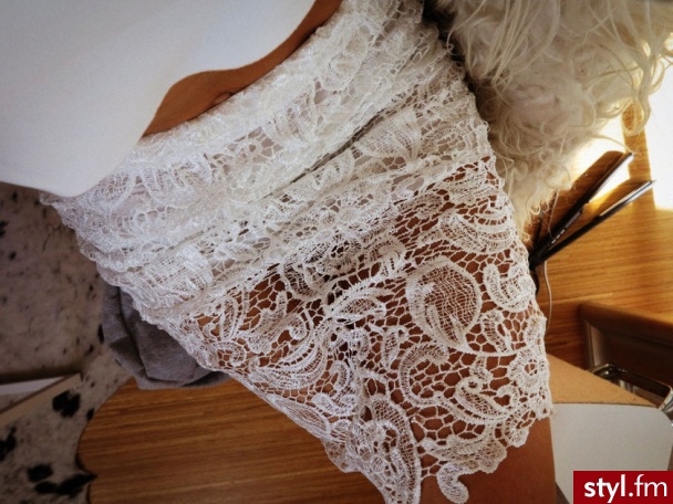 Średnie Spódnice Moda