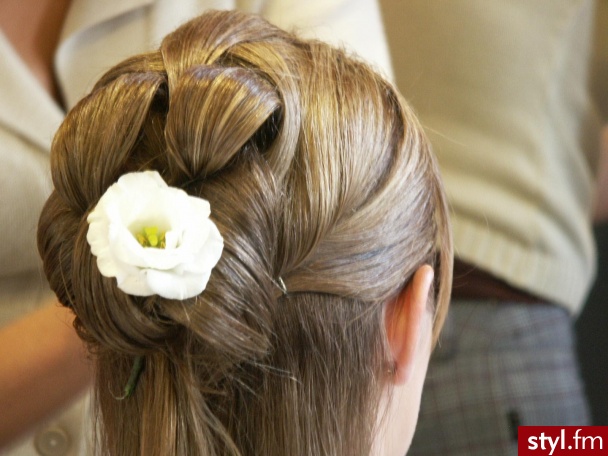 Białystok Salon Fryzjerski La Donna - Ślubne Średnie Fryzury