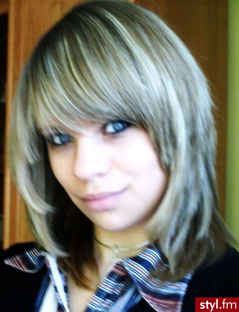 Średnie Fryzury