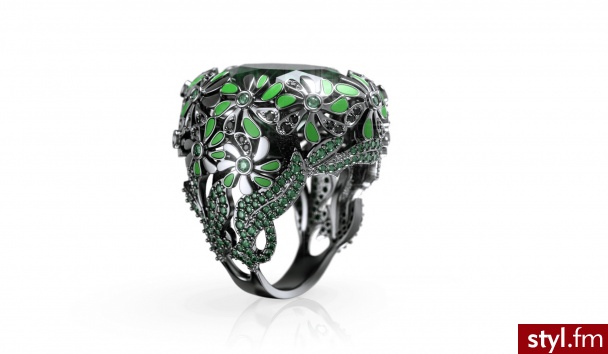 Oval Flower Ring - Bogactwo świata kwiatów zaskakuje. Z tą myślą został stworzony pierścionek Oval Flower Ring. Dostępny w kilku wersjach kolorystycznych. Niezwykle żywy i harmonijny. Dynamiczny dodatek do garderoby każdej Kobiety. impressimo.pl - Pierścionki Biżuteria Moda