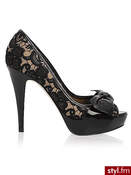 GUESS 135$ - Pozostałe Buty Moda